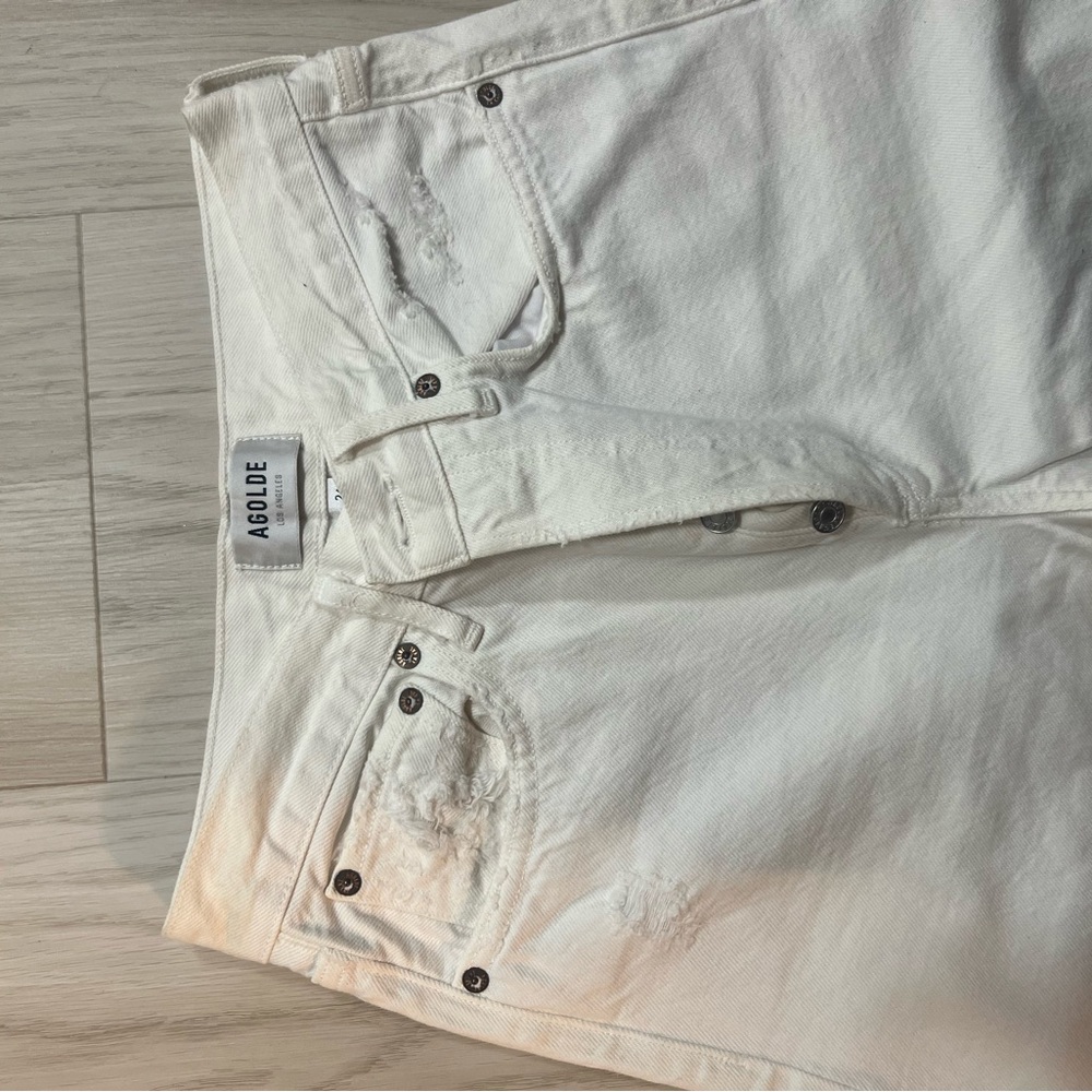 Zara White Relaxed Jeans with Classic Denim Style